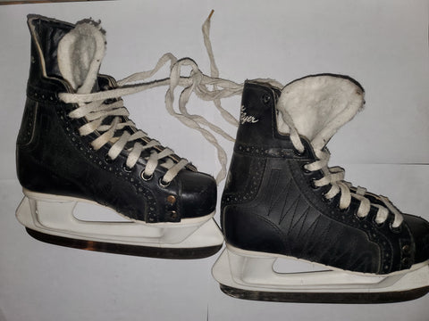Canadian Flyer - Youth Hockey Skates - Size 3 (used) - Crazy Clearance